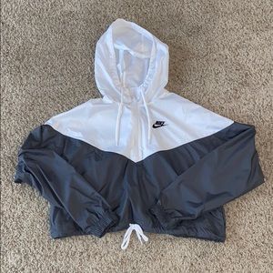 Nike women’s cropped wind runner jacket